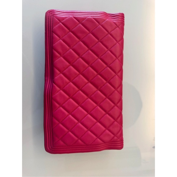 CHANEL Pink Quilted Clutch with Gold Clasp - Picture 3 of 6